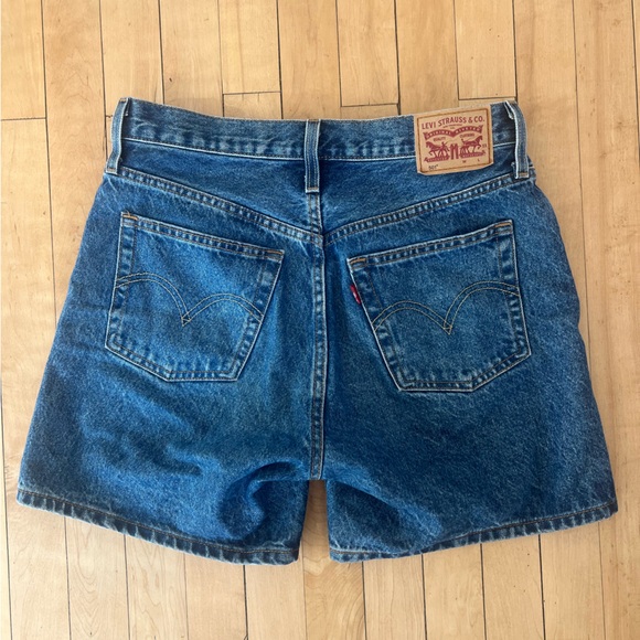 Levi's Women's 501 Mid Thigh Short in Oxnard Choice Medium Indigo Womens 28 - Picture 7 of 7